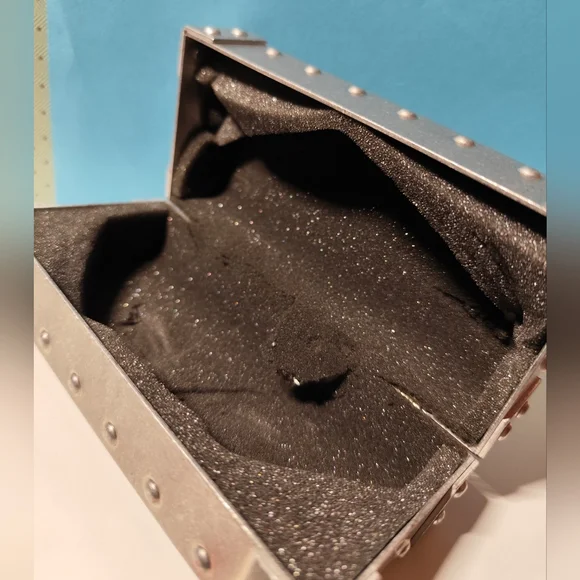 Vintage Oakley Metal Vault Sunglasses Case - Picture 4 of 9